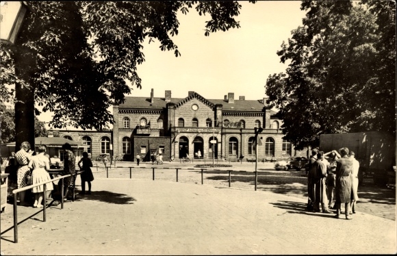 Ak Königs Wusterhausen in Brandenburg, Bahnhof, Straßenseite