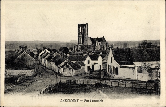Postcard Larchant Seine-et-Marne, partial view, ruin