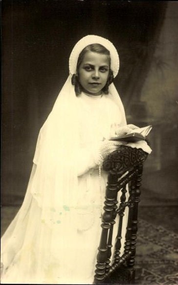 10 AK photography young girls in communion dresses