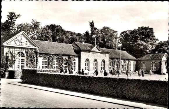 Postcard Bad Driburg in Westphalia, drinking and promenade hall, many people, trees, beautiful architecture