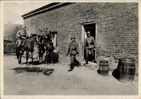 Armia SS, Policja na Wschodzie, Patrol Policji Konnej sprząta polską farmę, Wojna WHW 1940