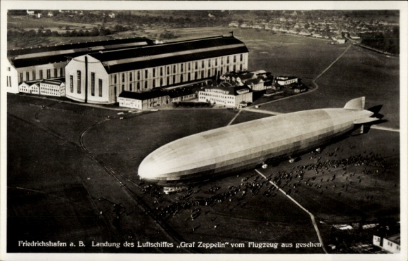 Ak Friedrichshafen am Bodensee, Landung Luftschiff Graf Zeppelin, LZ 127, Fliegeraufnahme