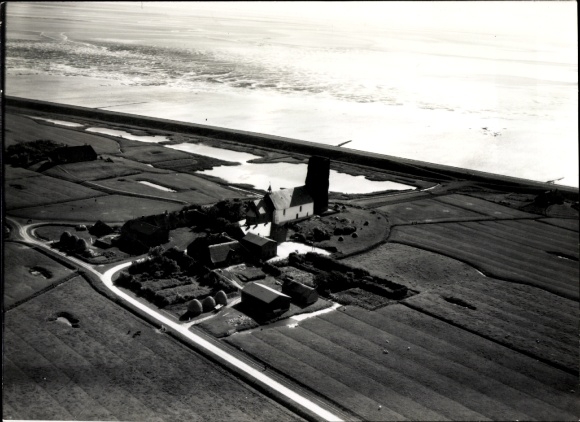 Foto Ort bei Wyk auf Föhr Nordfriesland, Alte Kirche, Fliegeraufnahme