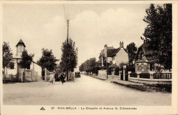 Postcard Ouistreham Riva Bella Calvados, Chapelle, Avenue G. Clemenceau