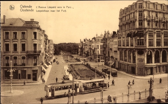 Postcard Ostend West Flanders, Avenue Leopold, Leopoldlaan naar het Park, tram