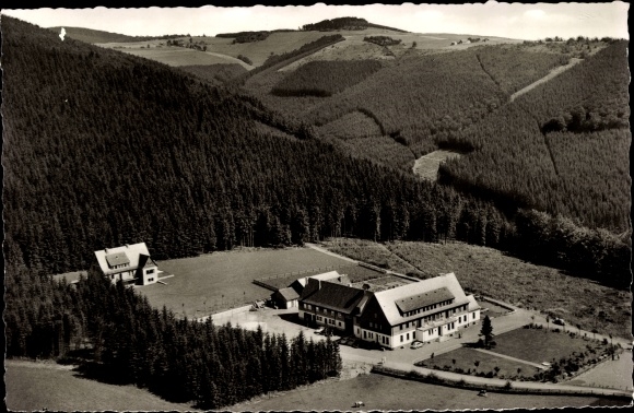 Ak Oberkirchen Schmallenberg in Sauerland, Hotel Hoher Knochen, luchtfoto