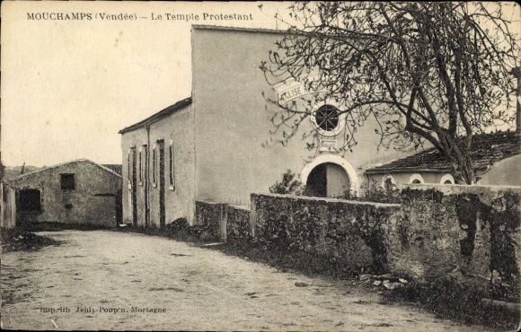 Postcard Mouchamps Vendée, with the Protestant Temple, landscape, street