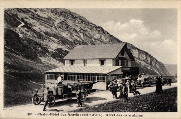 Postcard Haute Savoie, Chalet Hôtel des Aravis, Arrêt des cars alpins