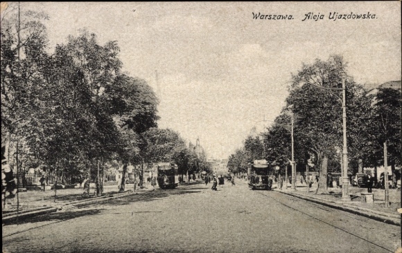 KP Warszawa Warszawa Polska, strzał, widok z ulicy, tramwaj, drzewa, budynki w tle
