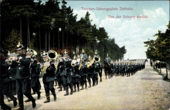 Postcard Zeithain in Saxony, military training area, back from the exercise, marching soldiers