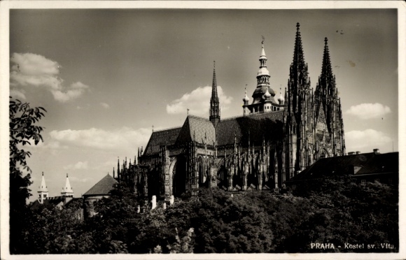 Ak Hradčany Hradschin Praha Prag Tschechien, Kostel sv. Víta, gotische Architektur, hohe Türme, 