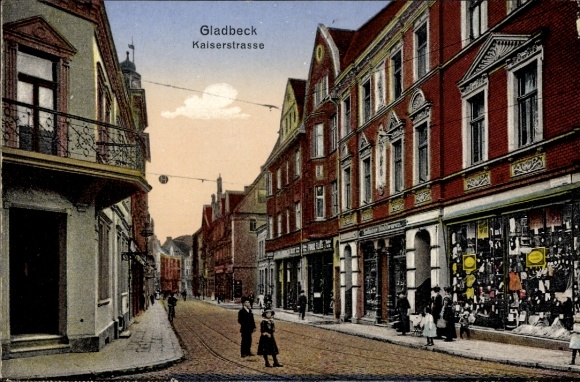 Postcard Gladbeck in the Ruhr area Westphalia, Kaiserstraße, people on the street, historical architecture...