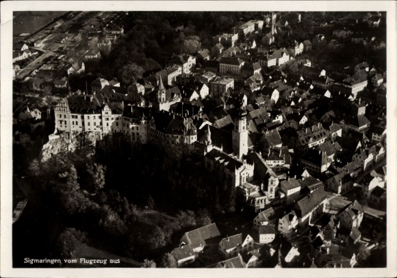 Ak Sigmaringen an der Donau, Sigmaringen vom Flugzeug aus, Schloss  Stadt Sigmaringen