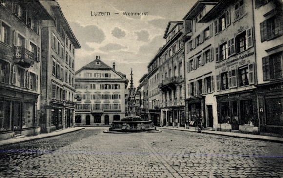 Ak Lucerne Luzern Stadt Schweiz,  Weinmarkt, Straßenansicht, Brunnen,  Gebäude