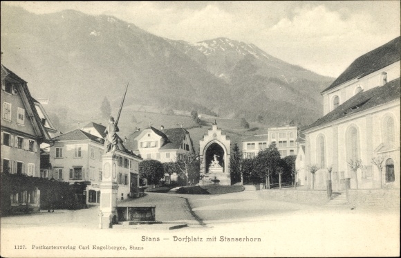 KP Stans Kt. Nidwalden Szwajcaria, plac wiejski ze Stanserhorn
