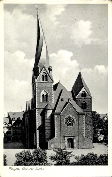 KP Mayen w dzielnicy Mayen w Koblencji, widok na kościół Clemenskirche, portal wejściowy, krzywa wieża