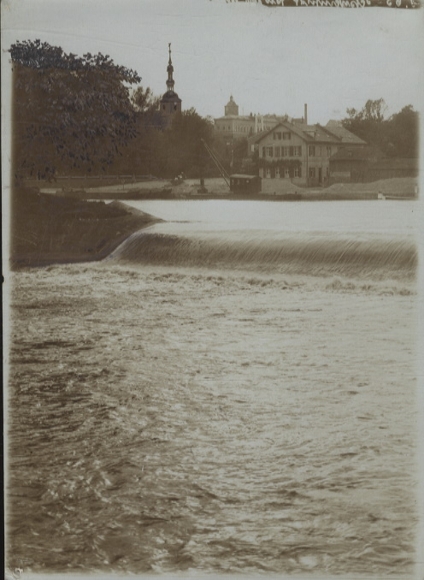 Original photo of Schweinfurt, Main section with lead weir, around 1900