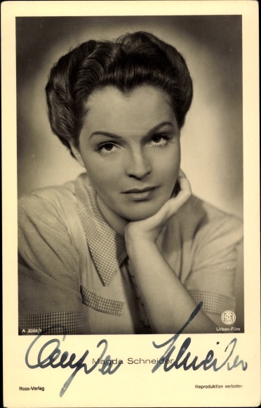 Postcard actress Magda Schneider, portrait, Ross Verlag A 3088/1, autograph