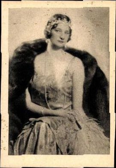 7 old mini PCs Queen Astrid of Belgium, various portraits