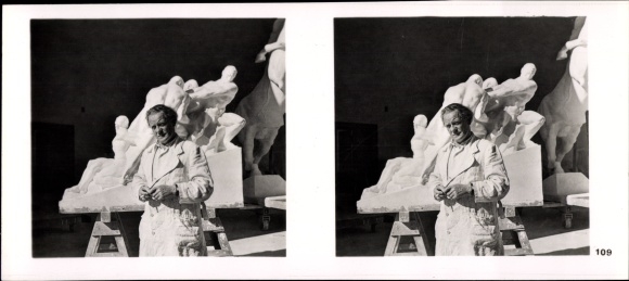 Stereo spatial image photo &quot;German sculpture of our time&quot;, no. 109 Sculptor Josef Thorak in front of a draft