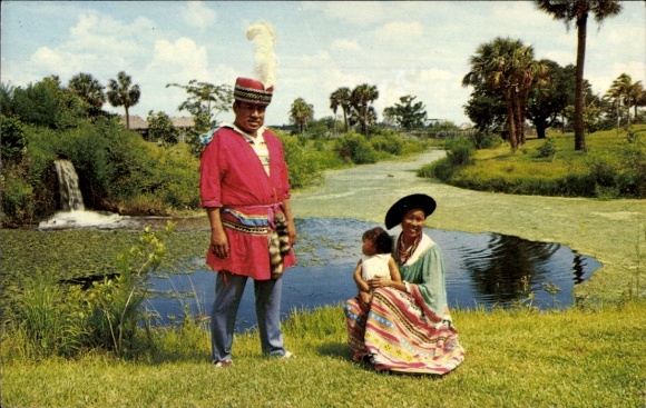 Postcard Seminole Okalee Indian Village, Crafts Center, Indians