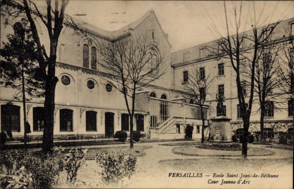 PC Versailles Yvelines, Ecole Saint-Jean-de-Béthune, Cour Jeanne d'Arc, Versailles