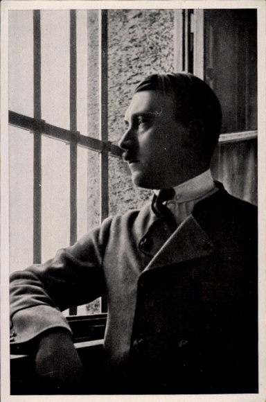 Sammelbild Deutschland erwacht Nr. 31, Adolf Hitler in der Festungshaftzelle in Landsberg 1924