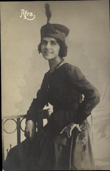 PC Dancer? Afra, portrait, autograph