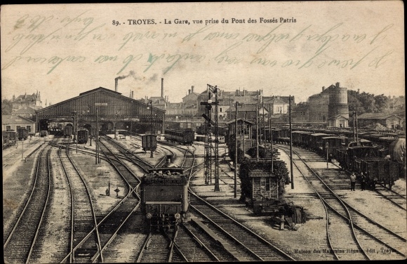 Ak Troyes Aube, La Gare, uitzicht vanaf de Pont des Fosses Patris