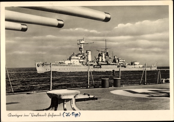 Ak Deutsches Kriegsschiff, Kreuzer im Verband fahrend, Kriegsmarine, EAS