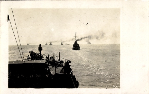 Foto Ak Deutsche Kriegsschiffe der Reichsmarine, Torpedoboote, Torpedo-Schießübungen Aug. 1926