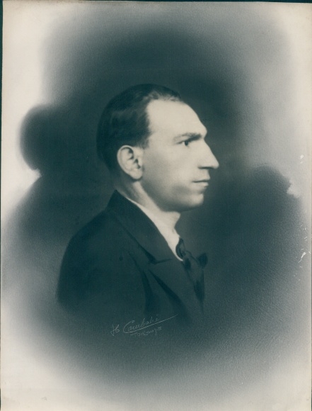 Photo Combalie, Henri, Toulouse, portrait photography, man, suit, tie, side view