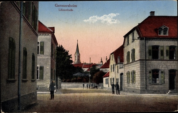 Postcard Germersheim in the Rhine plain of Rhineland-Palatinate, view of Lilienstrasse, soldiers, church tower
