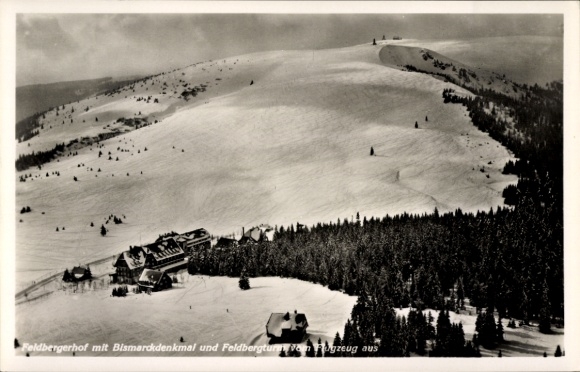 Ak Feldberg im Schwarzwald, Fliegeraufnahme, Bismarkdenkmal, Feldbergturm, Winter