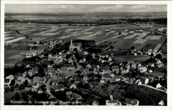 Ak Tannheim Villingen Schwenningen in het Zwarte Woud Baden, luchtfoto, velden, kerk, woongebouwen