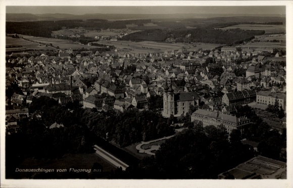 Ak Donaueschingen im Schwarzwald, Luftaufnahme von  Stadtansicht,  Gebäude