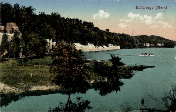 Ak Kalkberge Rüdersdorf in der Mark, Landschaft mit Wasser, Bäumen und Felsen, Boot auf dem Wa...