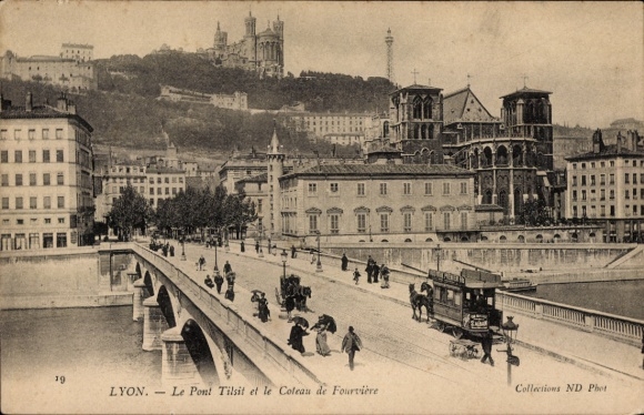Ak Lyon Rhône,  Pont Tilsit, Coteau de Fourvière, Menschen auf der Straße,  Gebäude