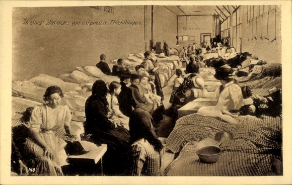 Picture barracks of East Prussian war refugees, dormitory, women, children, East Prussian aid, World War I