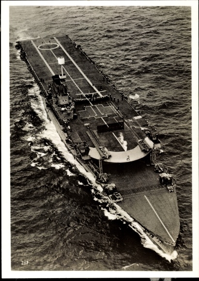 Photo Heinrich Hoffmann, English aircraft carrier Courageous, September 1939, aerial view