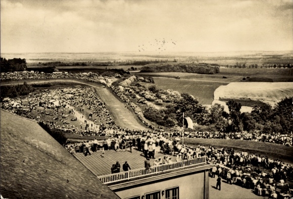 Postcard Teterow in Mecklenburg, Bergring, race track, view of the north curve, spectators