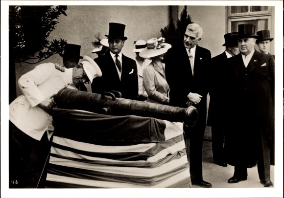 Photo Hoffmann, Heinrich, Paul of Yugoslavia, Adolf Hitler, Serbian cannons, gift