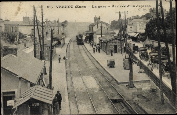Postcard Vernon Eure, The station, Arrival of an express