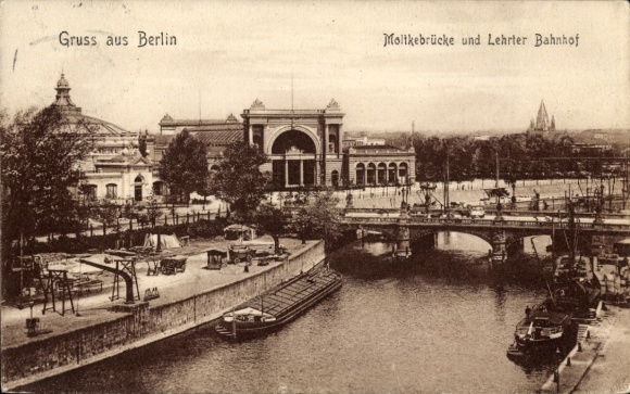 Postcard Berlin Tiergarten Moabit, Moltkebrücke, Lehrter Bahnhof, ships on the Spree