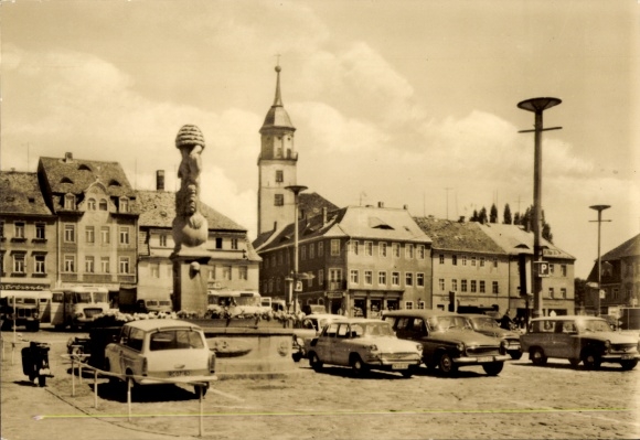 Ak Bischofswerda in Sachsen, Marktplatz,  Architektur, alte Autos, Uhrturm