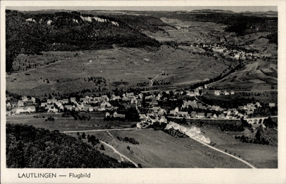Ak Lautlingen Albstadt in Baden Württemberg, Flugbild von  Landschaft, Häuser, Berge