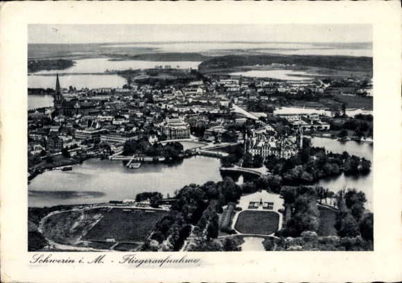 Ak Schwerin in Mecklenburg, Fliegeraufnahme