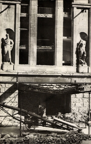 Photo Berlin Schöneberg, Theater, Nürnberger Str., WWII destruction, facade detail, sculptures