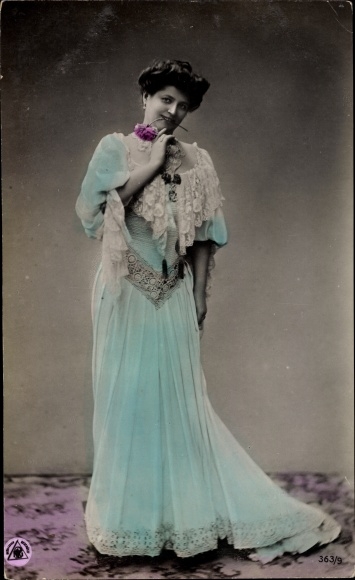 Postcard lady in dress, portrait, NPG 363/9, carnation
