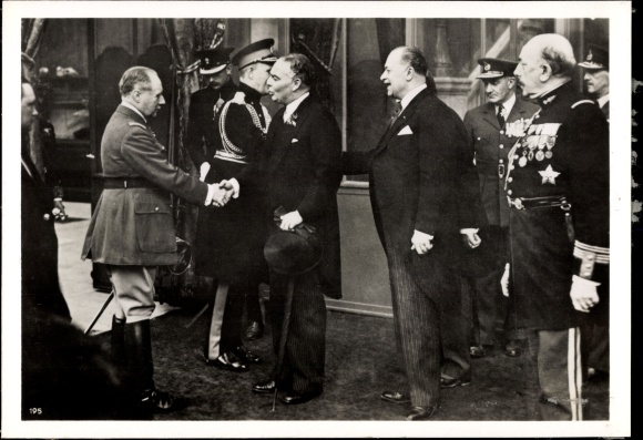 Photo Hoffmann, French General Maurice Gamelin welcomes British Secretary of War Hore Belisha